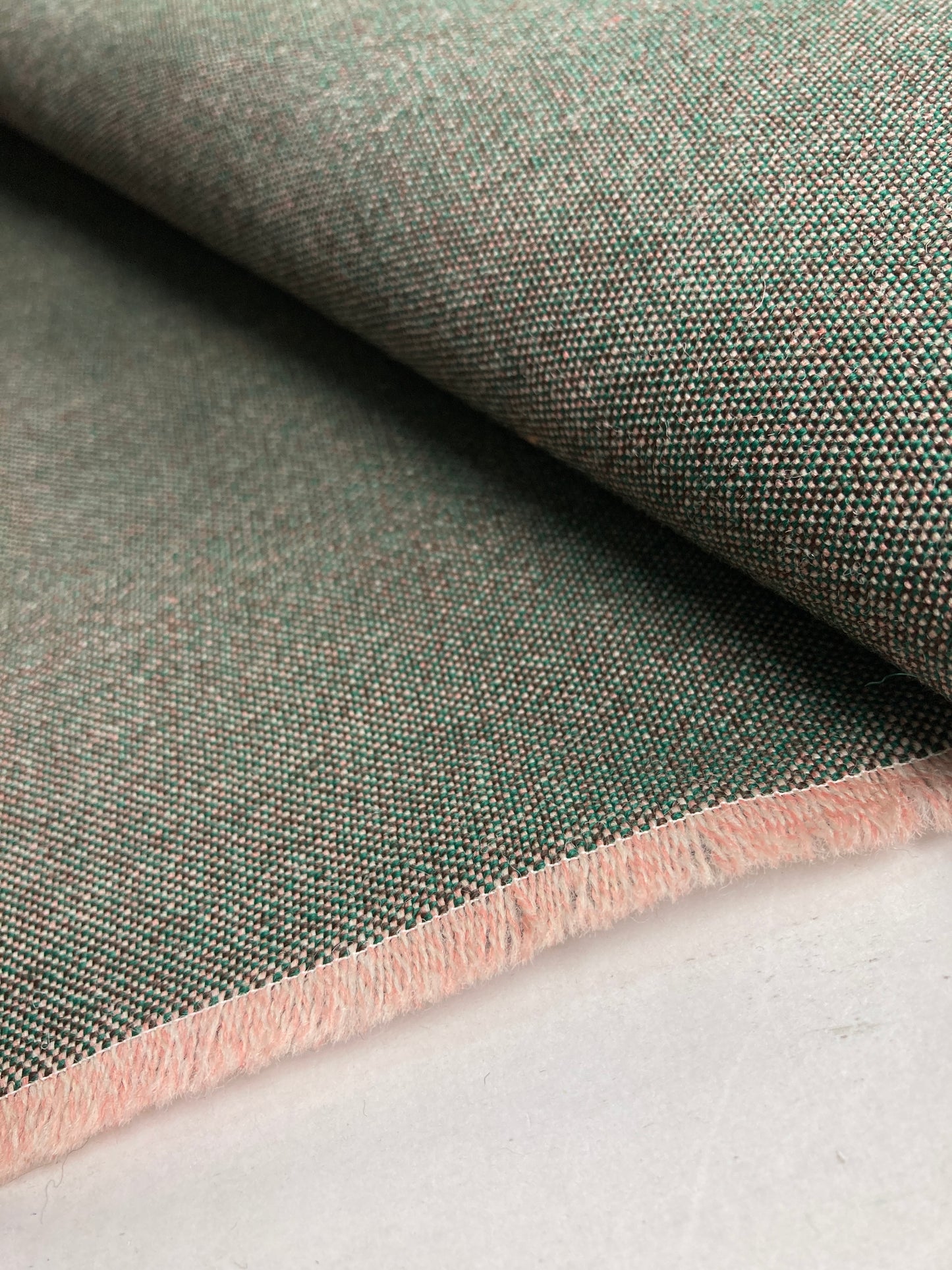 Kvadrat Atlas van Margrethe Odgaard veelkleurige design meubelstof 