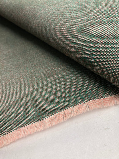 Kvadrat Atlas van Margrethe Odgaard veelkleurige design meubelstof 