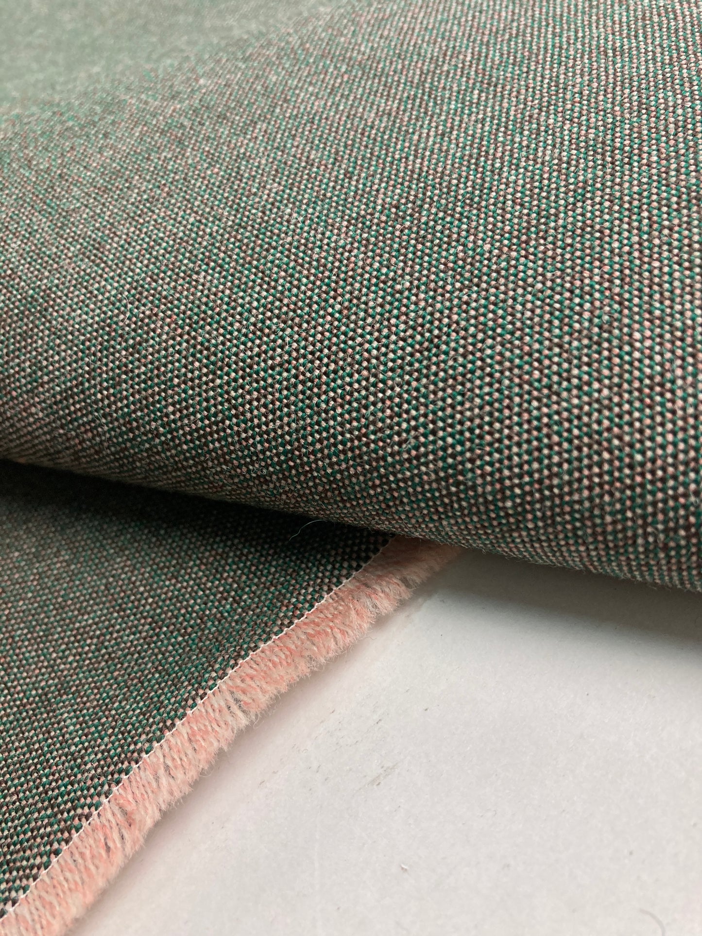 Kvadrat Atlas van Margrethe Odgaard veelkleurige design meubelstof 