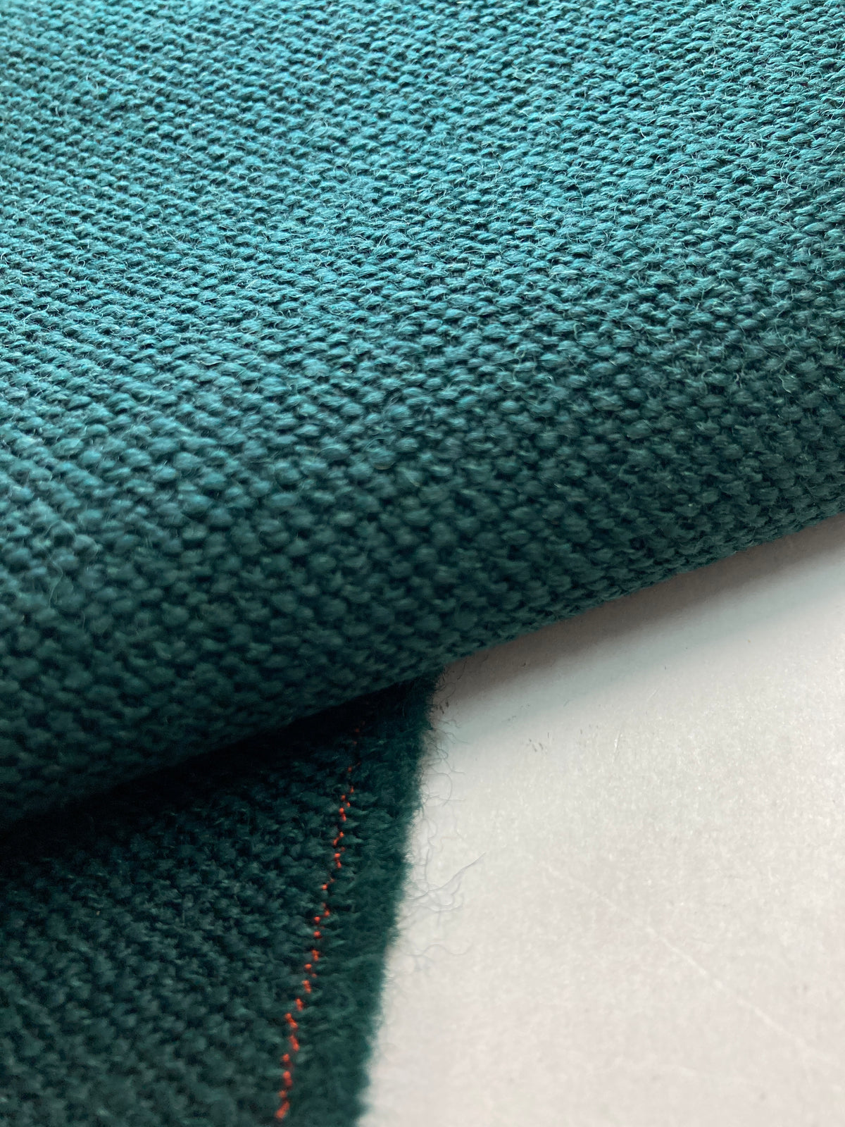 Kvadrat Vidar 4-stof – Diepe textuur en intense kleuren voor verfijnde interieurs. 