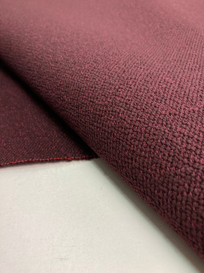 Kvadrat Vidar 4-stof – Diepe textuur en intense kleuren voor verfijnde interieurs. 