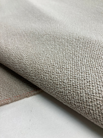 Kvadrat Vidar 4-stof – Diepe textuur en intense kleuren voor verfijnde interieurs. 